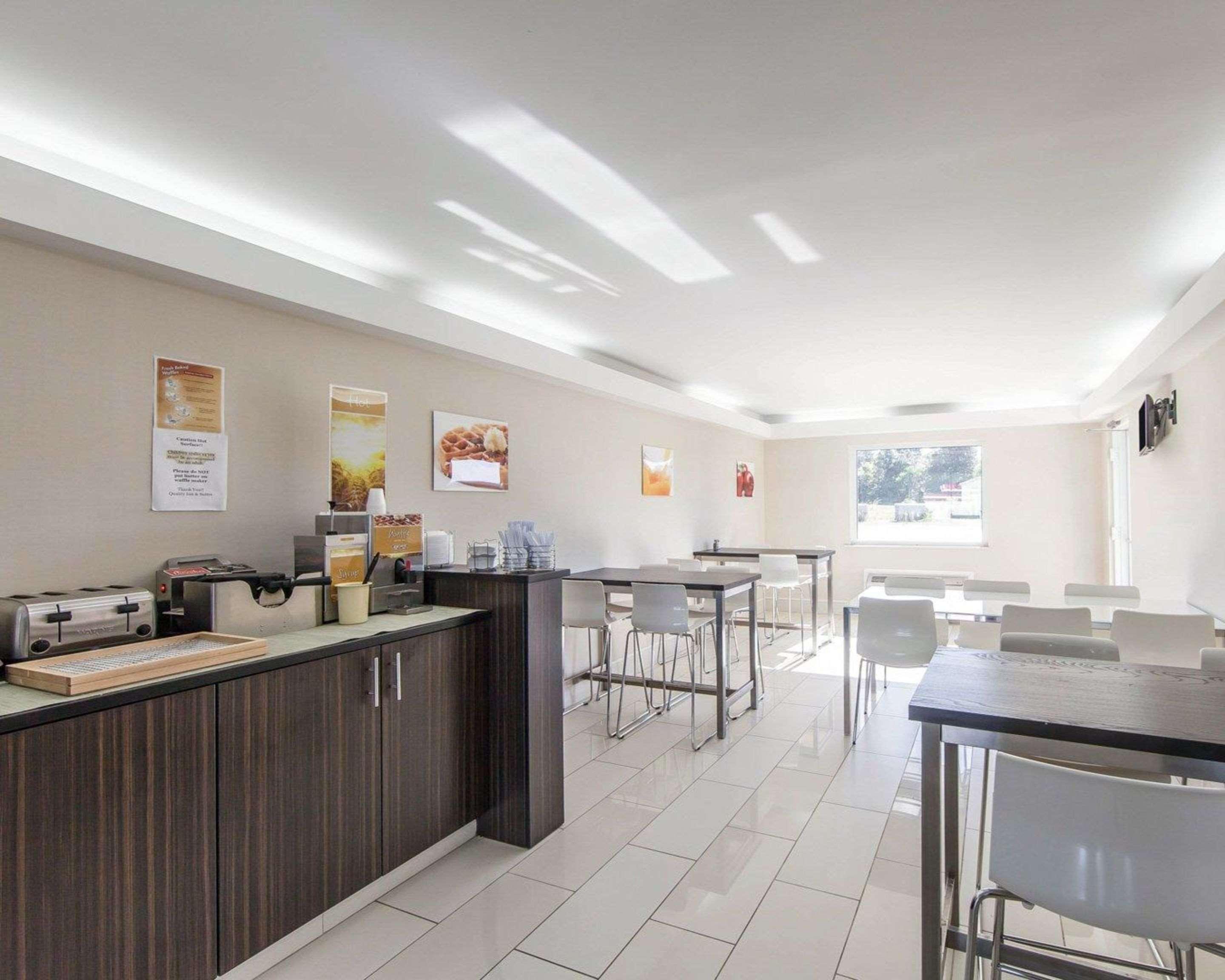 Quality Inn & Suites Jasper Buitenkant foto