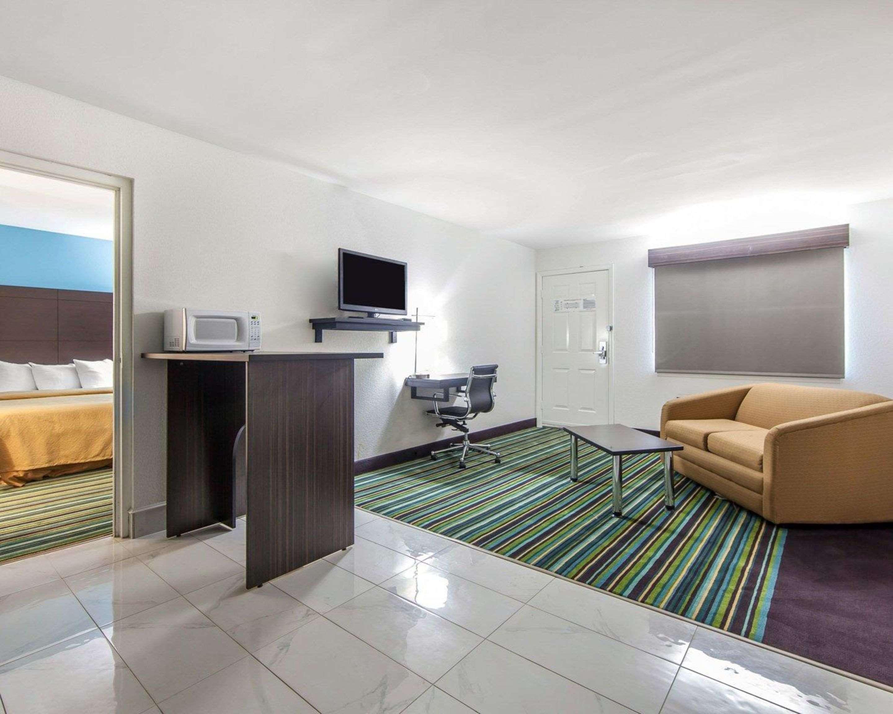 Quality Inn & Suites Jasper Buitenkant foto