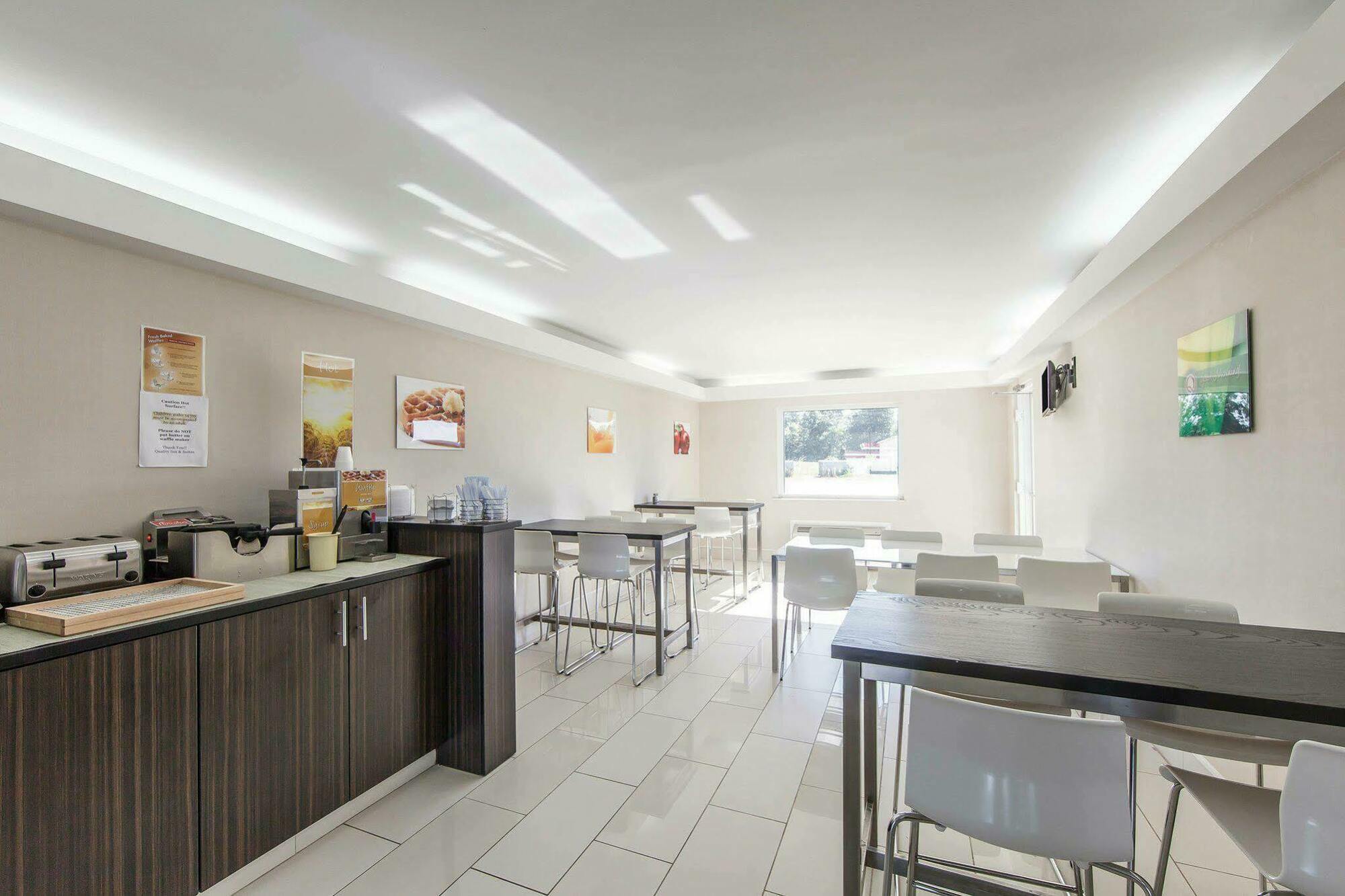 Quality Inn & Suites Jasper Buitenkant foto